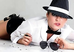 Smokin' tease with golden-haired girl Dahlia Sky