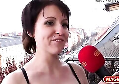 This wicked cutie craves to surprise her boyfriend and that babe does it incredibly well!! This Babe invites us over to film it and that babe asks for