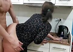 This babe places an order and when the delivery chap arrives this guy has to pay her with sex