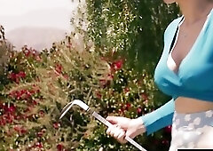 Golf practice for mom and two trannies