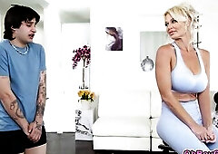 London River,catches Eliash Cash jerking off while shes exercising