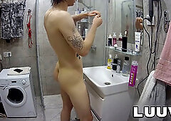 Solo, shower, young-man