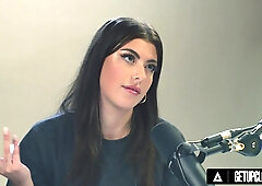 Showing off how to reach on orgasm after a podcast - Gal Ritchie