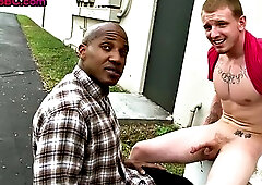 Pickup ebony thug assfucked in doggystyle outdoor for cash