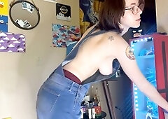 Sweetie Moth gets creative with her painting while enjoying a chill smoke