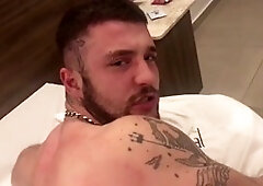 Tomando surra e levando pica sem dó