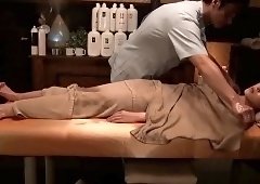 Beautiful Japanese babe gets sexually fulfilled by a masseur