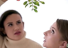 Penny and Macy pleasure each others pussies