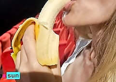 BLOWFLASH in the THEATER: a horny mother i'd like to fuck can't resist to give a banana a oral pleasure