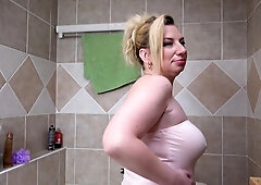 Take A Bath With Naughty Mature Manuela - MatureNl