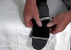 Tattooed jock has his bare feet licked and toes sucked