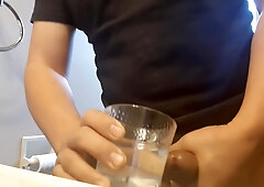 Pinoy Celebrity Host Jakol !!! Pinutok Sa Baso