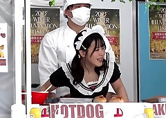 Female College Student 18+ Who Came To See The Illuminations During Winter Break Would You Like To Sell Half-naked Mobiles