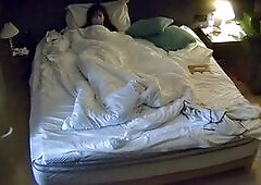 最新流出大學城附近酒店偷拍顏值學生情侶氣質甜美女友和精壯小伙入住一天接連操-2