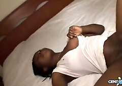 A youthful ebony beauty pushes the white servant to her wants and these of the CentoXcento.