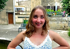 Chloé, 18, law student in Cannes!