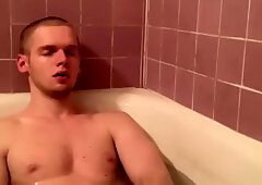 Jizzing in the shower fingerblasting my bootie