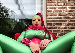 Amateur cd in latex masturbating dildoing