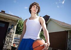 Twink pleasure session with Cristiano bottoming