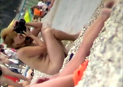 Real nudist beach provides with nice tit shots