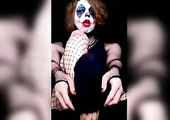 ⊹ shorties ⊹ clown cutie shows u her feet ⊹