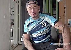 Unexpected bareback surprise leads to a creamy finish