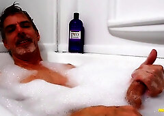 Richard Lennox Loving His Bathtub Time With A Slow Hand job