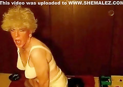 HOT SMOKIN' DILDO FUCKIN' GRANNY