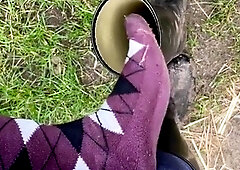 Amateur Foot Fetish Girlfriend Sucks and gives a Footjob