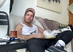 Solo cam session featuring a first-time hot wank with lots of mouth action