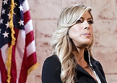 Bodyguard Ellie seduces her boss the mayor Jamie into fucking.