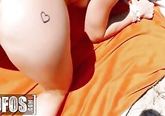 MOFOS - Scarlet Follow, Elic Pursue - Chasing Scarlet's Beach Bum