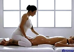 Alexis Crystal uses her employee discount to hire Vanessa Decker for an oily rubdown in the Massage Rooms! Alexis positions herself face down on the m
