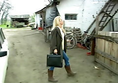 Blonde delivers passionate vintage outdoor cum load