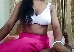 Gorgeous Indian housewife gives a handjob in her desi nighty