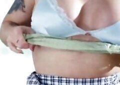 Concupiscent goth hottie Medusa seduces youthful Tommy to satisfy her needs. Her throat makes quick work of his penis previous to this babe widens her