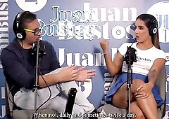 Teen gal orders a hamburger and the domiciliary arrives with a large SHLONG and gives her triple meal