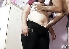 Mis pezones se ponen duros porque mi esposo los chupa y muerde muy fuerte cuando lo amamanto