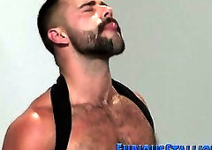 Muscled dude face fucked