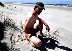Exhibtionist jerking at the beach 2