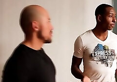 Muscular ebony hunk gets jizzed