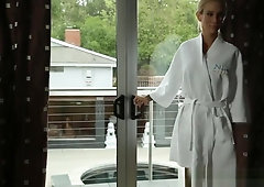 Fetish Masseuse Spunked