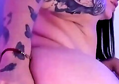 Oiled Ass Chick Fucks Her Cunt From Behind