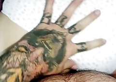 Latin chick de gran culo a cuatro patas quiere que la penetre