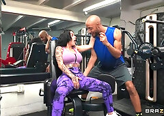 Dwayne Foxxx And The Official Egypt In Sneaky Public Gym Screw