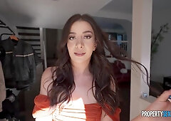 Cheating Wife Lures Real Estate Agent for Intense Fuck
