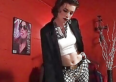 Diana Hx gets new clothes from delivery guy