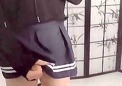 Cute trap shoots huge load