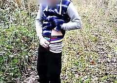 Dude tugging off and spunking on a woods trail
