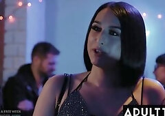 Khloe Kay and Dante Colle share an INSTANT connection    it s like those 2 were made for every other  And  as they quickly discover out  that is GREAT